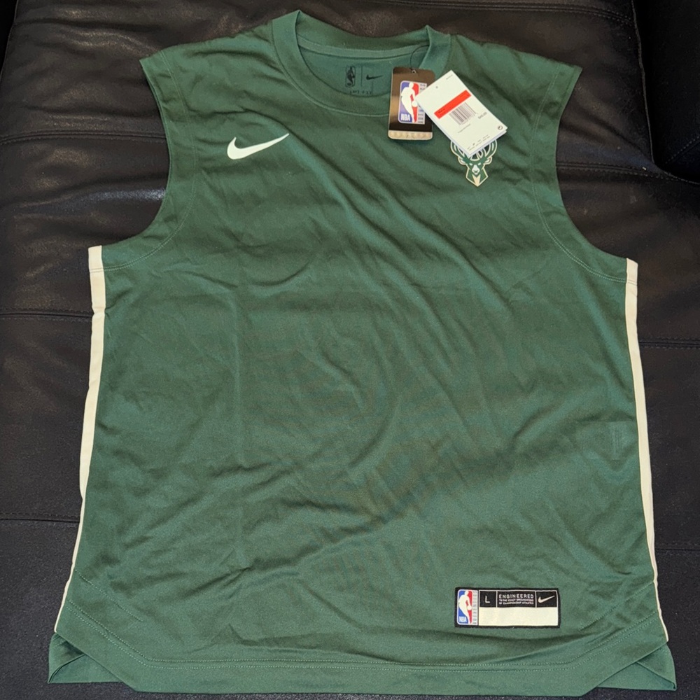 NBA MILWAUKEE BUCKS NIKE DRI FIT SLEEVELESS PRACTICE SHIRT MEN NWT SIZE L